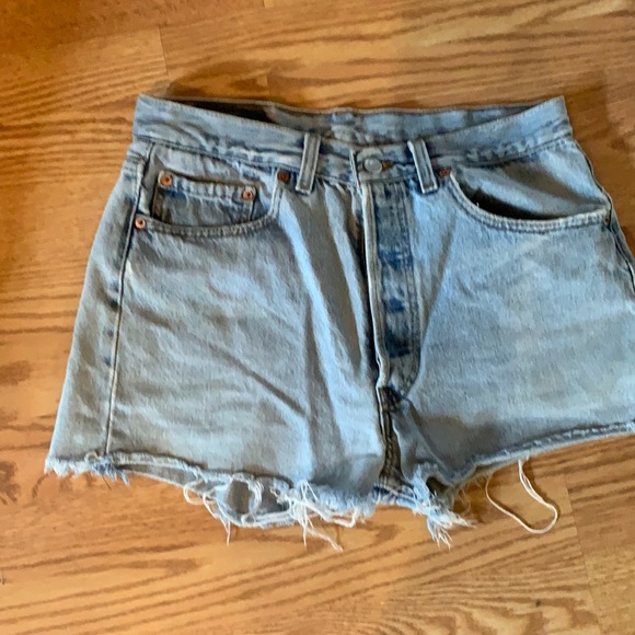 Levi 501 button fly Jean shorts - Picture 2 of 5